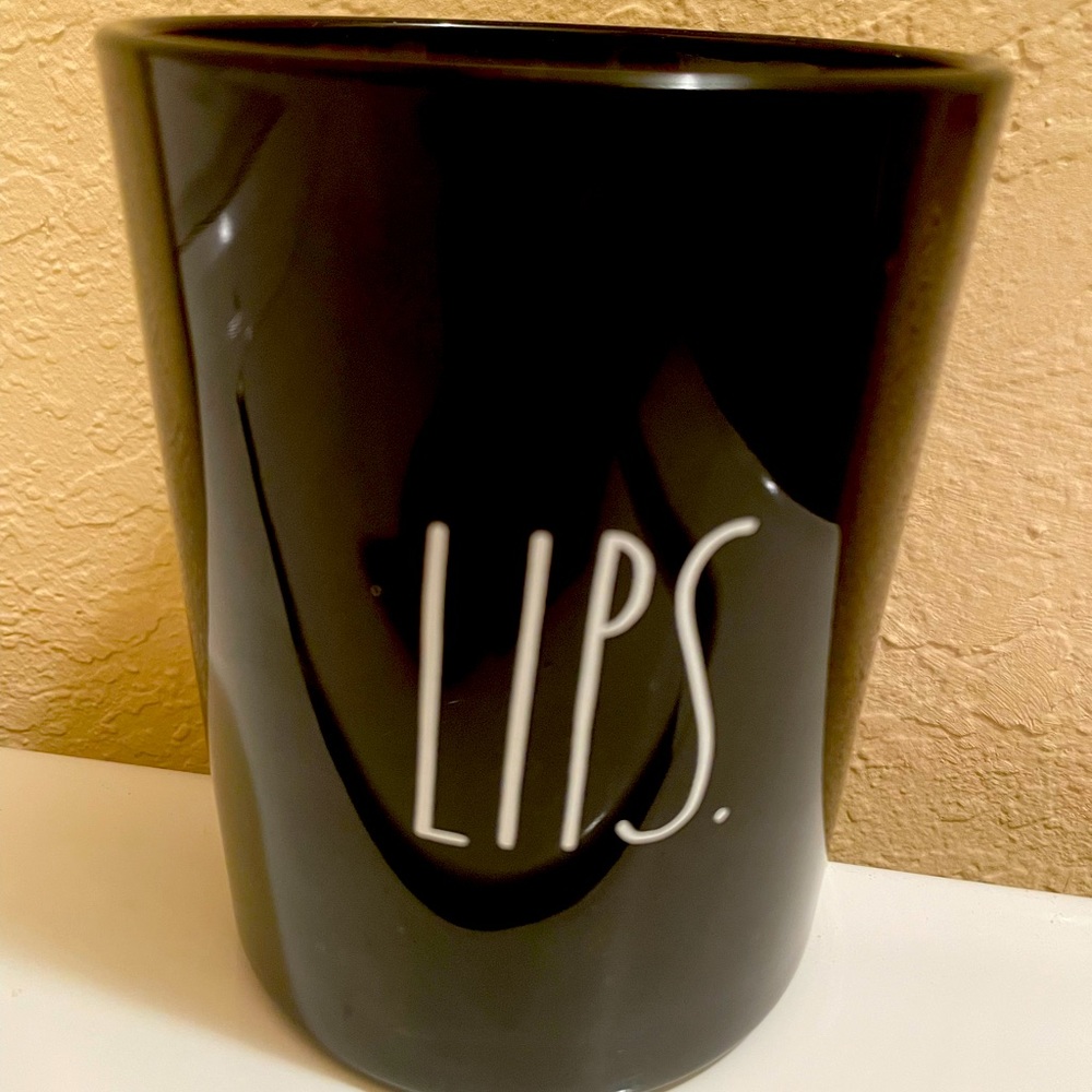 New Rae Dunn Makeup Storage Cup “Lips”